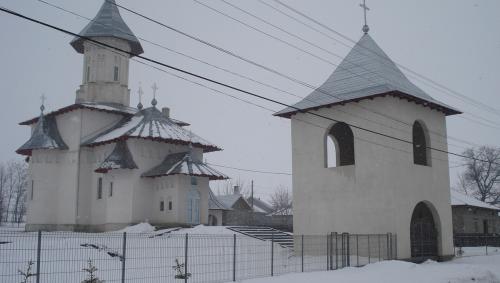 Biserica - vedere exterioară