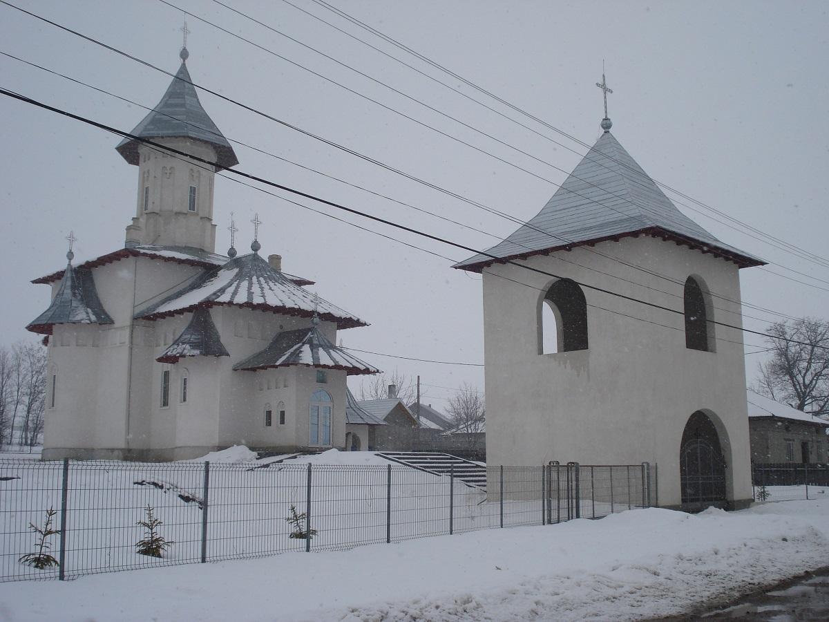 Biserica - vedere exterioară